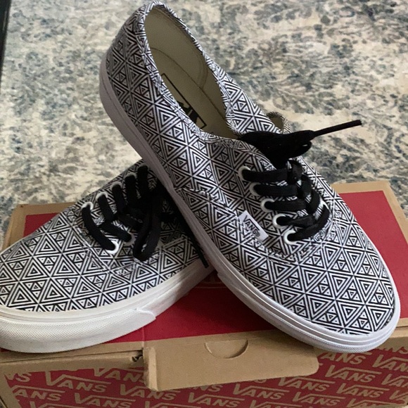 Vans tennis shoes - Picture 4 of 5